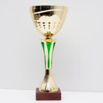 Кубок К1821В с глубокой чашей на деревянной основе.