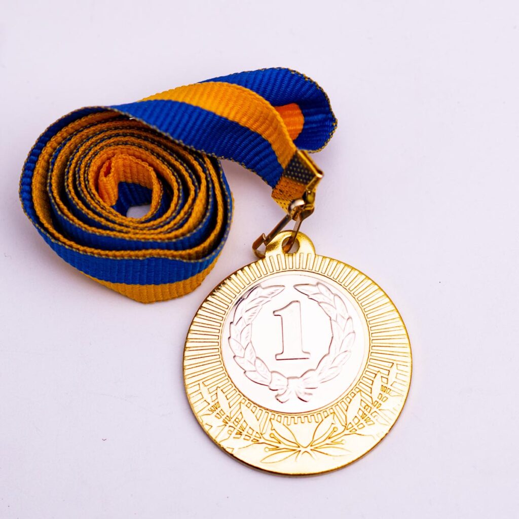 Медаль МА1240 Золото зі стрічкою D40мм місце під жетон Д25мм