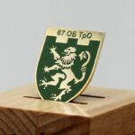 Значок металевий нагрудний військовий 67 ОБ ТрО Розмір 30x23мм 1157Z3