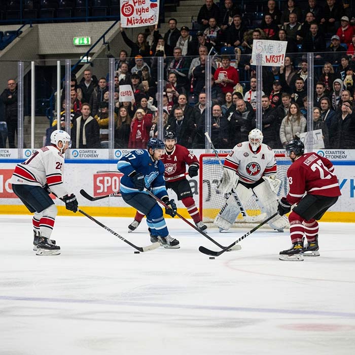 Хокей із шайбою